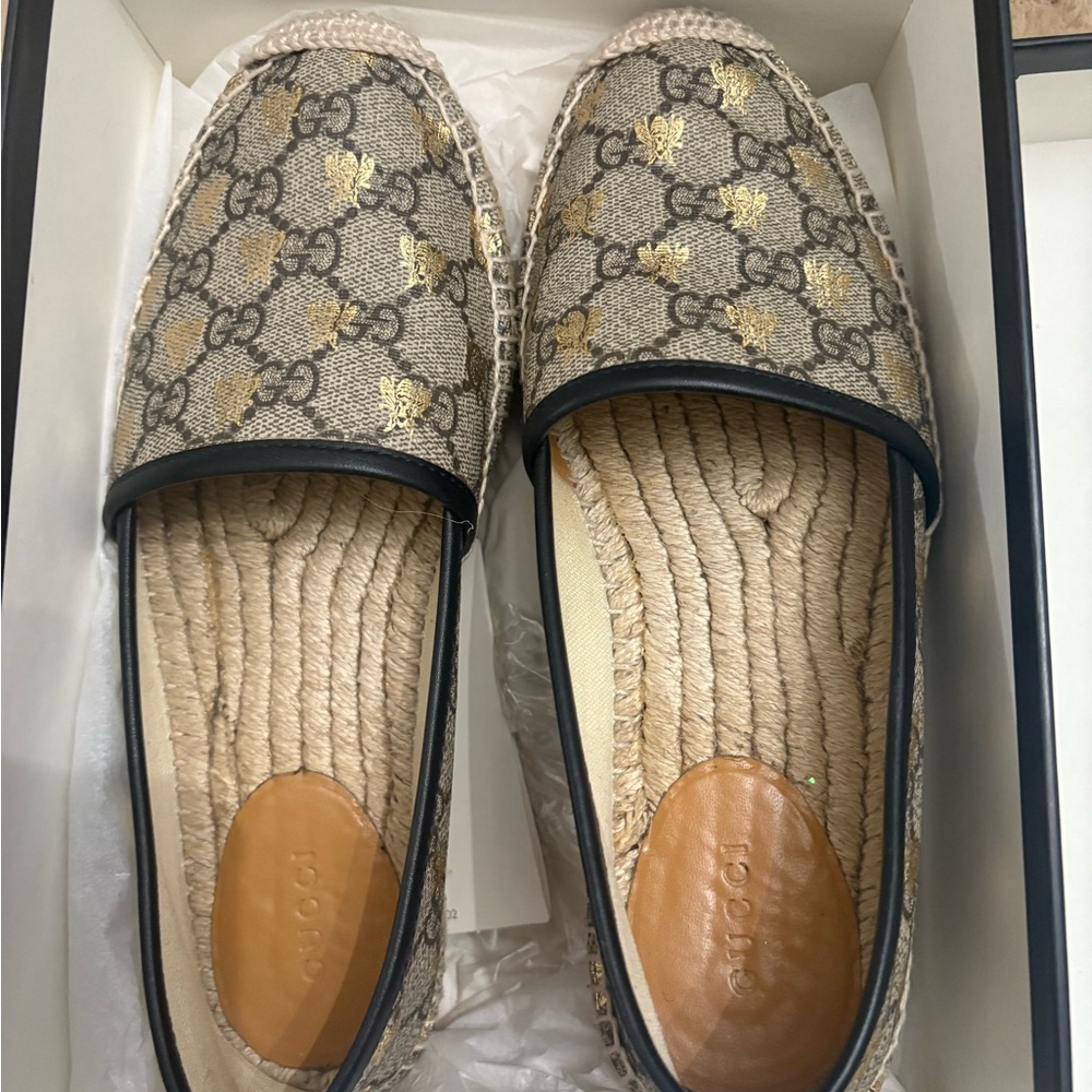 Gucci Women's Espadrilles - Gold and Black Pattern